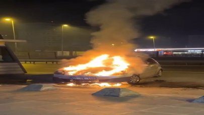 İçinde uyuduğu araç alev aldı! Sürücü son anda kurtuldu