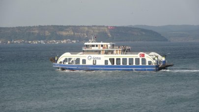 Feribot seferlerine fırtına engeli
