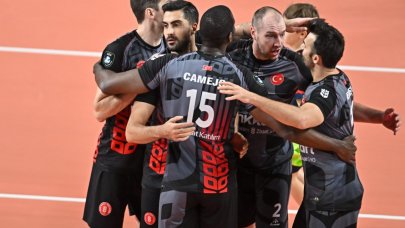 Ziraat Bankkart son şampiyonu set vermeden devirdi!