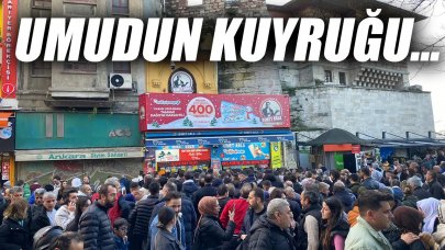 Yılbaşı bileti kuyruğu metrelerce uzandı!