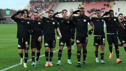 Ümraniyespor dolu dizgin