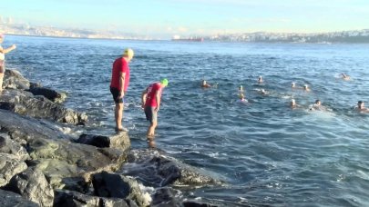 'Sarayburnu Fatihleri' Gazze için yüzdü