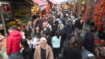 Eminönü'nde yılbaşı alışverişi yoğunluğu