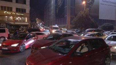 Yeni yılın ilk saatlerinde trafik yoğunluğu: 'Yılbaşını trafikte geçirdik'