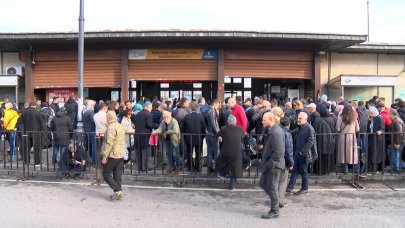 Şehitler ve Filistin'e destek yürüyüşü: Eminönü İskelesi'nde yoğunluk oluştu