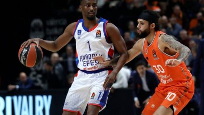 Anadolu Efes EuroLeague'de galibiyete hasret!