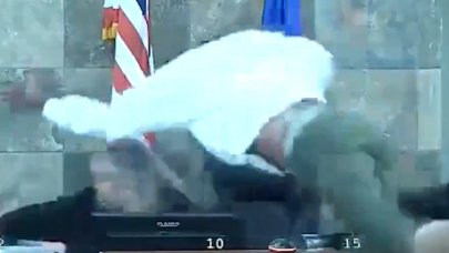 Tahliye edilmeyen suçlu, kadın hakime saldırdı!