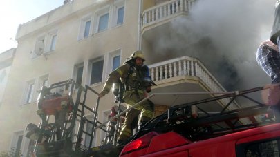 3 katlı binada yangın paniği