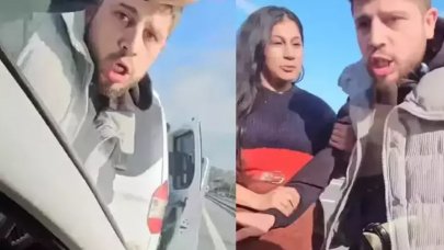 Öfkeli sürücü, yolunu kestiği aracı yumrukladı