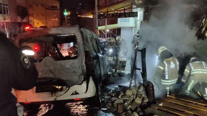 Barakada başlayan yangın, park halindeki araca sıçradı