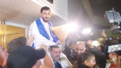 Sınır dışı edilen Jehezkel’e, İsrail’de coşkulu karşılama!