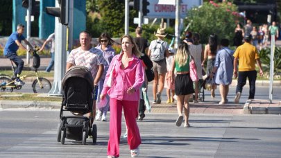 Türkiye'de ikamet izniyle yaşayan yabancı sayısı azaldı