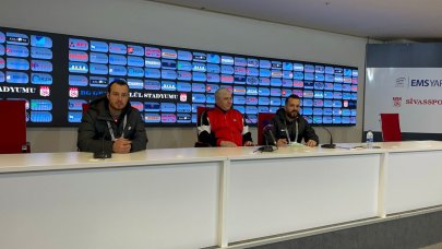 Sumudica’nın basın toplantısında yine olay! Gazeteciler salonu terk etti