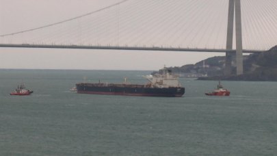 Boğazda arıza yapan yakıt tankeri güvenli bölgede