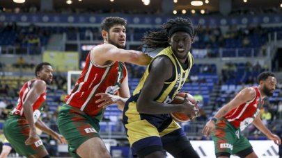 Fenerbahçe Beko, Pınar Karşıyaka'yı farklı devirdi