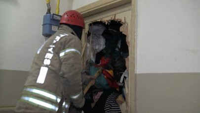 Kayıp emekli öğretmenin dairesi çöp ev çıktı!