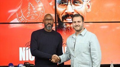 Parasını alamayan Nicolas Anelka, Ümraniyespor'dan ayrıldı