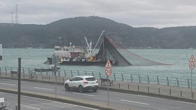 İstanbul Boğazı'nda tekneler kıyıya yaklaştı,  "24 metre" tartışması çıktı