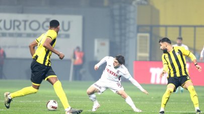 Abdülkadir Ömür, Ada'ya gitti