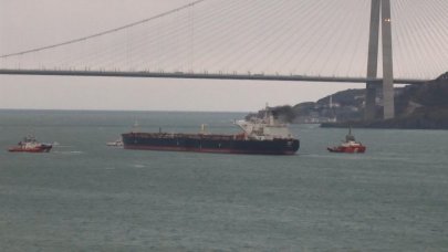 Boğazda arıza yapan tanker, denizaltıya zarar verdi