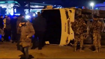 Hatay'da Çevik Kuvvet midibüsü devrildi!