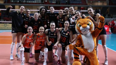 Eczacıbaşı çeyrek finalde!