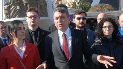 Karamahmutoğlu'ndan her iki adaya sert sözler!