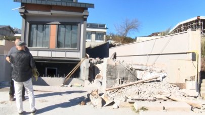 Tadilat yaptığı iş yerinin tavanı üzerine çöktü