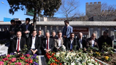 SP'nin İBB adayı Aydın'dan Erbakan’ın kabrine ziyaret