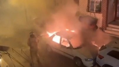 Motosiklette çıkan yangın otomobile sıçradı! Kundaklama şüphesi...