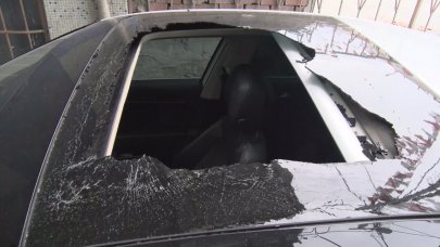 Akraba ziyaretine gelen ailenin aracının camları kırıldı