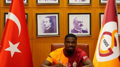 Galatasaray'dan Serge Aurier için imza töreni