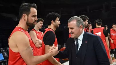 Bakan Bak’tan A Milli Erkek Basketbol Takımı’na destek