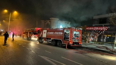 Zincir marketin deposu alev alev yandı!