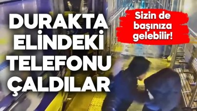 Tramvay bekleyen kadının elinden telefonu çalındı