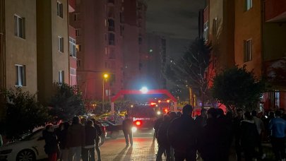 10 katlı apartmanda korkutan yangın: 2 kişi dumandan etkilendi