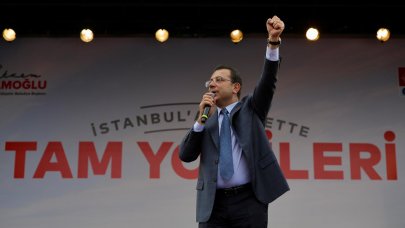 Davetin belgesini paylaşan İmamoğlu, Kurum'a yüklendi