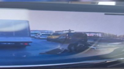 Yolun karşısına geçmeye çalışan kadına motosiklet çarptı