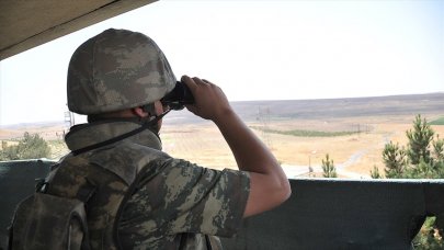 Türkiye'ye girmeye çalışan 2 terörist Suriye sınırında yakalandı