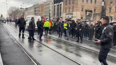 İstanbul'da feci kaza: Motosiklet sürücüsü tramvayın altında kaldı