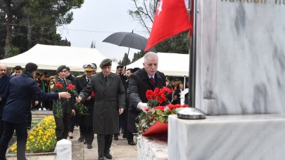 Mehmet Akif Ersoy kabri başında alındı