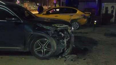 Taksi ile otomobil çarpıştı: 1 yaralı