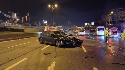 TEM'de feci kaza! Araç, servis minibüsüne çarptı