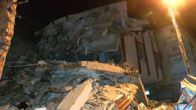 5 katlı bina yıkım esnasında çöktü!