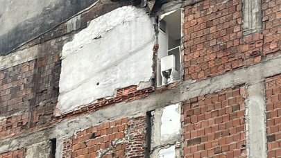 Yıkım sırasında binanın duvarının olmadığı ortaya çıktı!