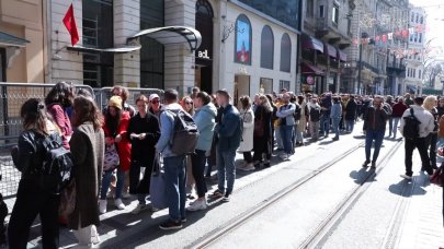 Rusya’nın İstanbul Başkonsolosluğu’nda uzun seçim sırası