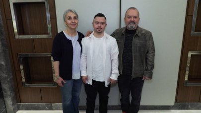 Garsonluk yapan down sendromlu Halis: Annem, babam benimle gurur duyuyor