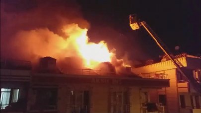 Binanın çatı katı alev alev yandı!