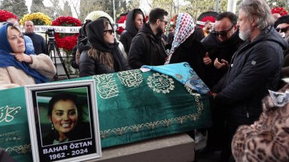 Bahar Öztan'a veda: Türk sinemasının 'Gamzeli güzeli' son yolculuğuna uğurlandı