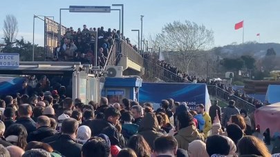 Metrobüs arızalandı, duraklarda yoğunluk oluştu!